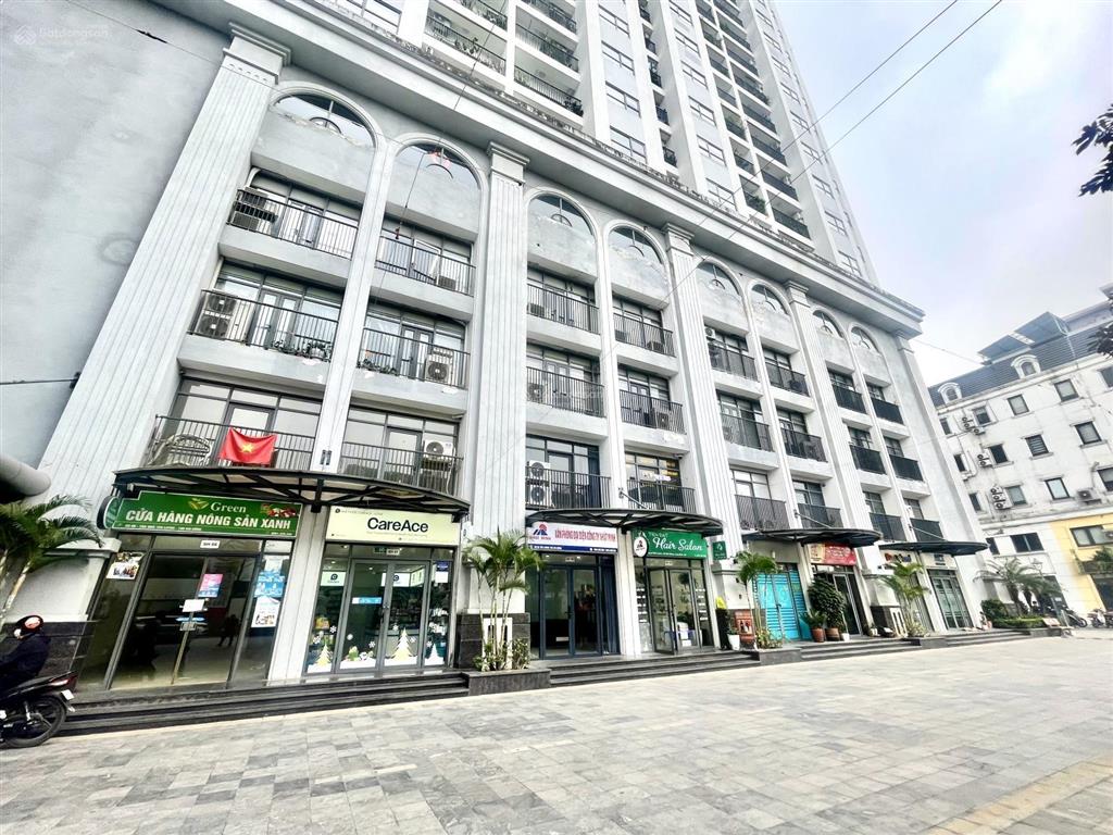 Chủ cần tiền gấp nên bán shop chân đế tòa tsg lotus 190 sài đồng, sẵn sổ lâu dài.  0969 512 ***
