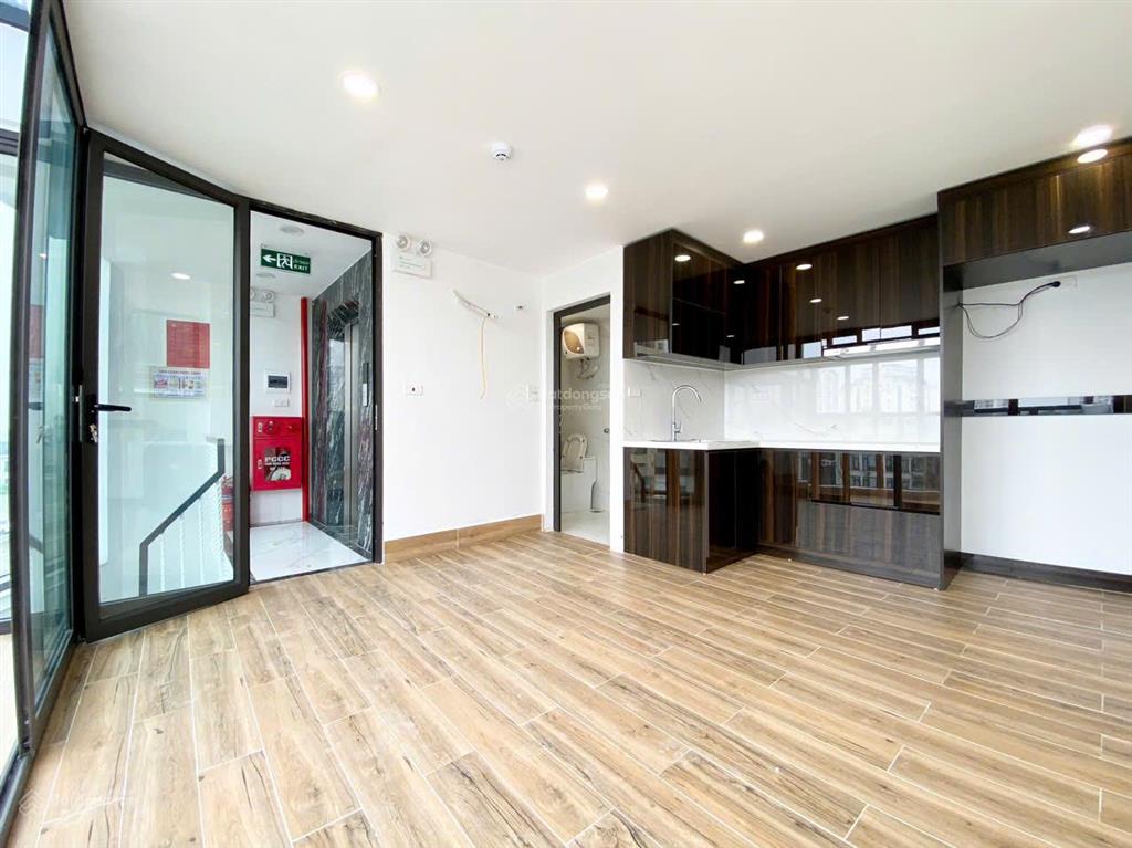 Giảm giá cực sâu nhà 8 tầng full kính đường phạm văn đồng, nhà mới sẵn sổ lâu dài.  0969 512 ***