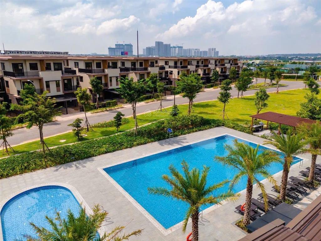 Chỉ 7,8tỷ/nhà phố 1 trệt 2 lầu 114m2, gara ô tô + sân vườn riêng 58m2, sổ hồng, đối diện vinhome q9