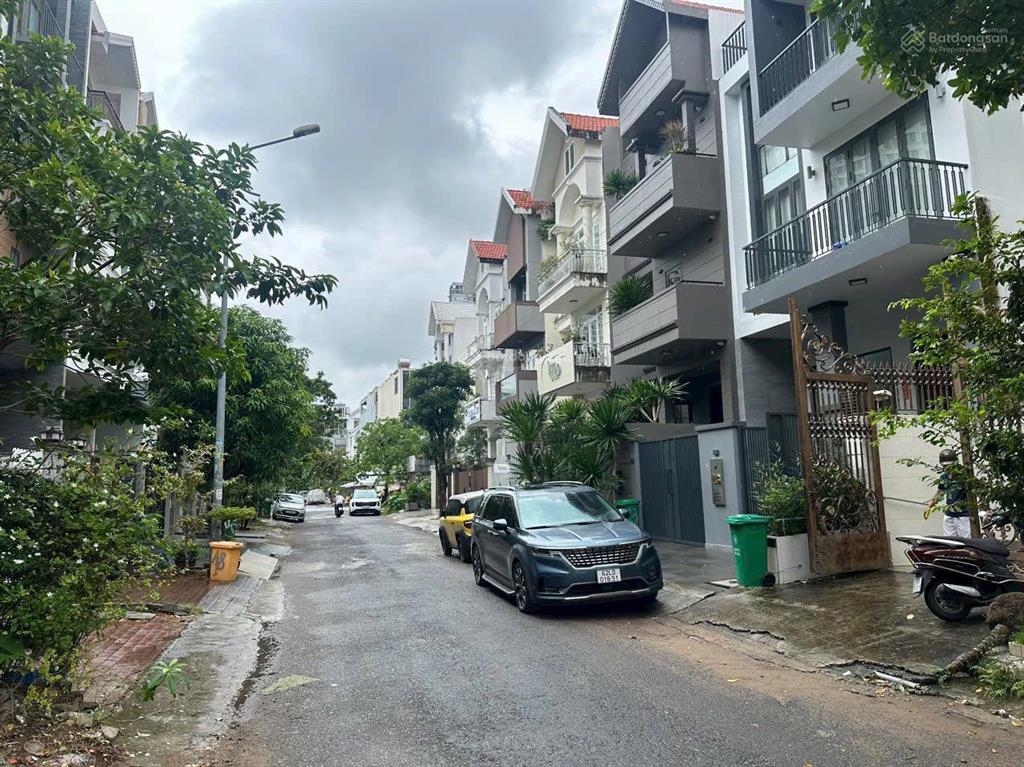 Bán đất him lam quận 7 diện tích 7,5x20m hướng bắc đường 12m xd hầm trệt 2 lầu st giá 215tr/m2