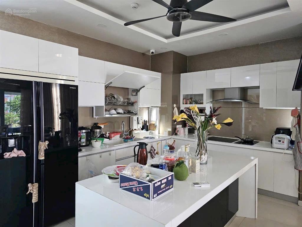 Bán biệt thự đường 16m kdc him lam tân hưng q7 dt 10x20m hầm, trệt, 2,5 lầu có thang máy giá 57 tỷ
