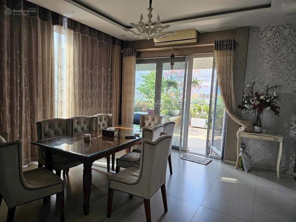Bán biệt thự đường 16m kdc him lam tân hưng q7 dt 10x20m hầm, trệt, 2,5 lầu có thang máy giá 57 tỷ