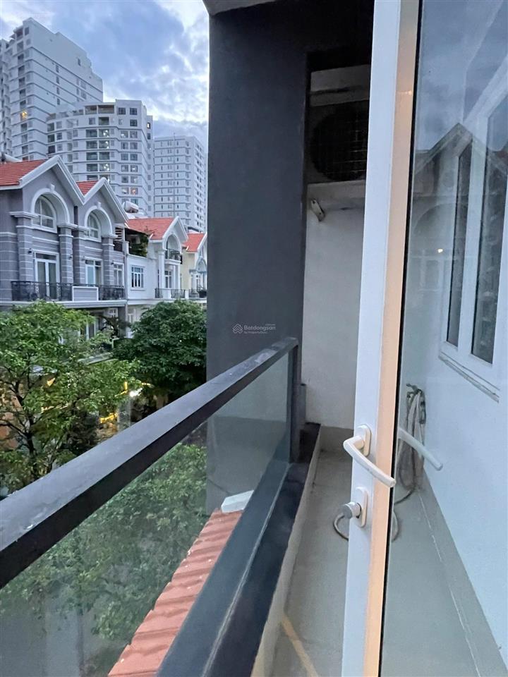Bán nhà him lam 5x20m giá 27,5 tỷ hầm trệt 2 lầu sân thượng, gồm 4pn, 5wc nội thất cao cấp nhà đẹp