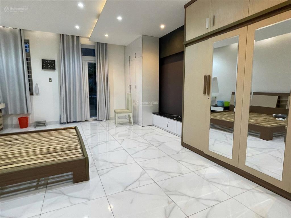 Bán nhà him lam 5x20m giá 27,5 tỷ hầm trệt 2 lầu sân thượng, gồm 4pn, 5wc nội thất cao cấp nhà đẹp