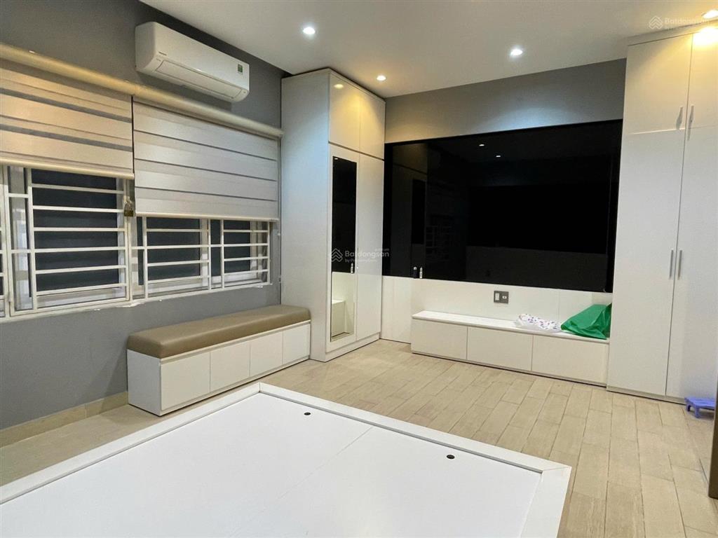 Bán nhà him lam 5x20m giá 27,5 tỷ hầm trệt 2 lầu sân thượng, gồm 4pn, 5wc nội thất cao cấp nhà đẹp