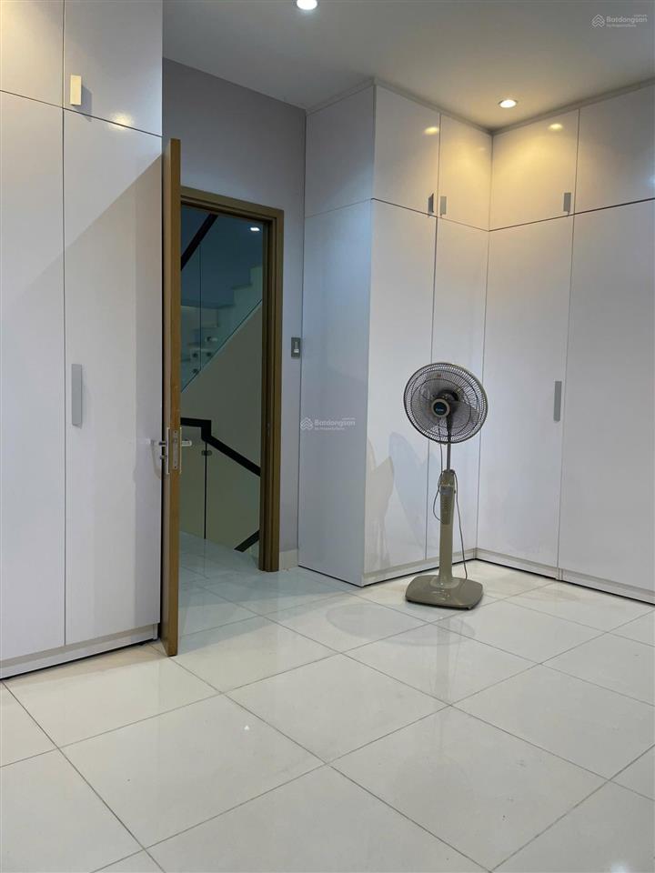 Bán nhà him lam 5x20m giá 27,5 tỷ hầm trệt 2 lầu sân thượng, gồm 4pn, 5wc nội thất cao cấp nhà đẹp