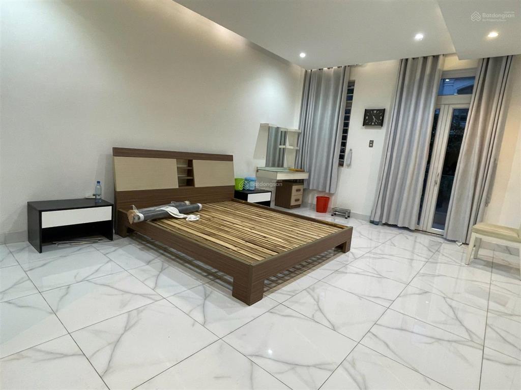 Bán nhà him lam 5x20m giá 27,5 tỷ hầm trệt 2 lầu sân thượng, gồm 4pn, 5wc nội thất cao cấp nhà đẹp