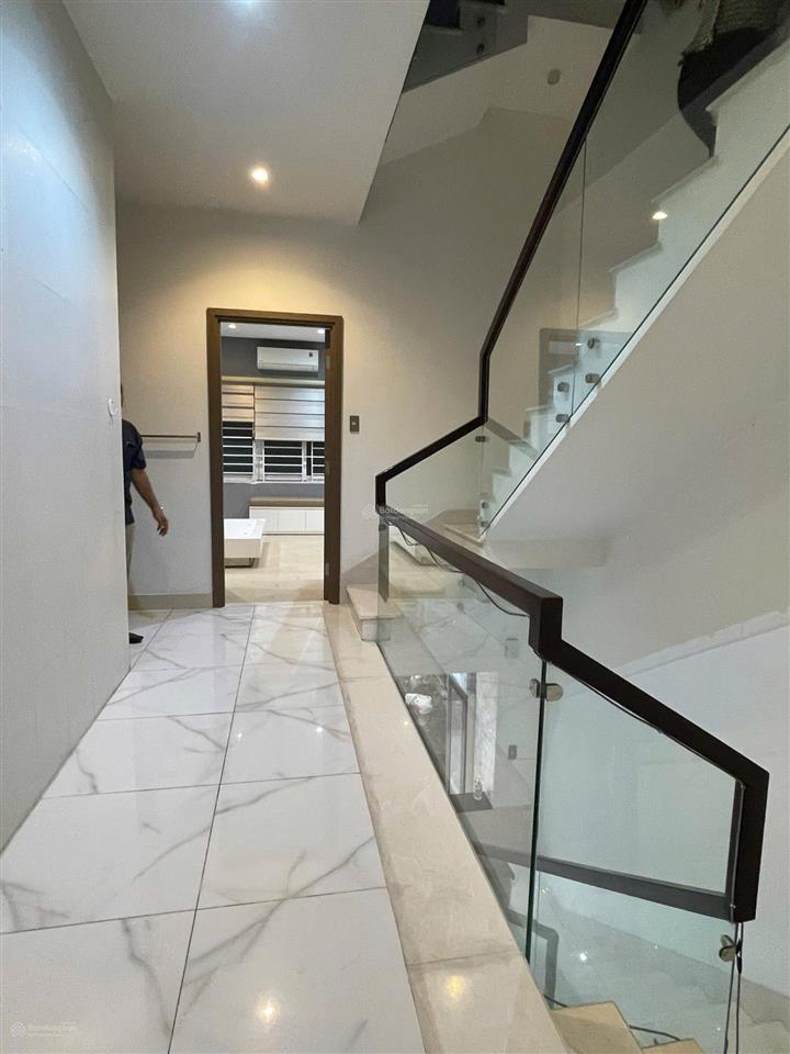 Bán nhà him lam 5x20m giá 27,5 tỷ hầm trệt 2 lầu sân thượng, gồm 4pn, 5wc nội thất cao cấp nhà đẹp