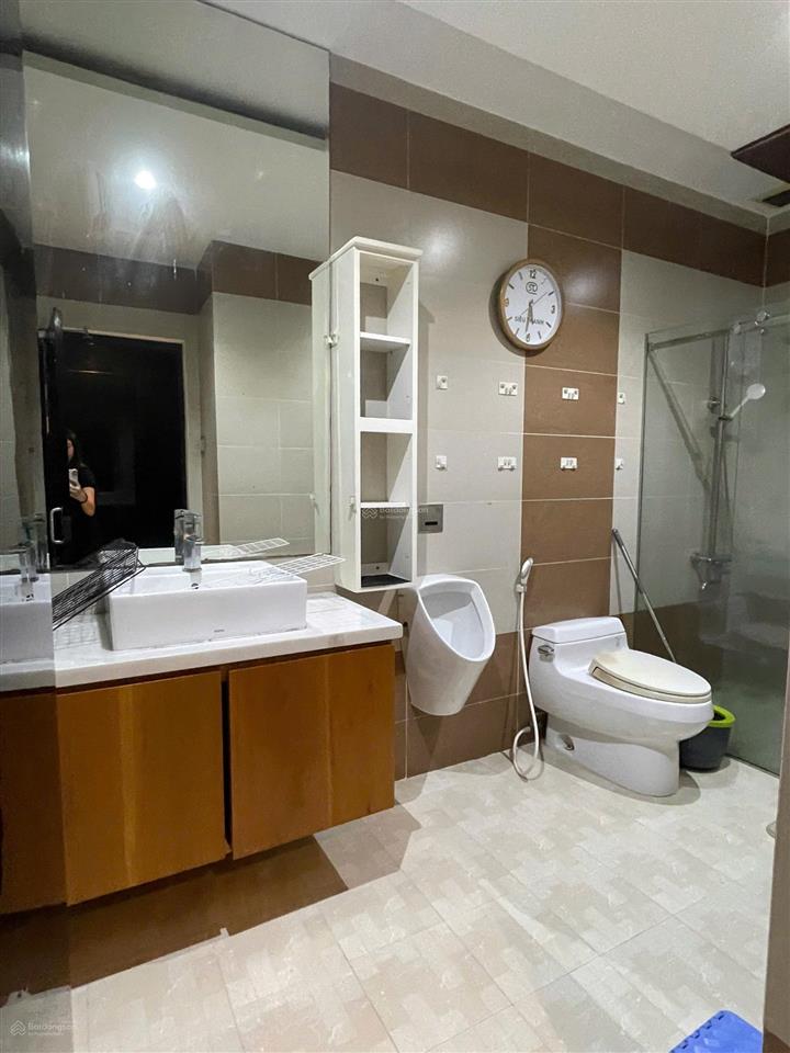 Bán nhà him lam 5x20m giá 27,5 tỷ hầm trệt 2 lầu sân thượng, gồm 4pn, 5wc nội thất cao cấp nhà đẹp