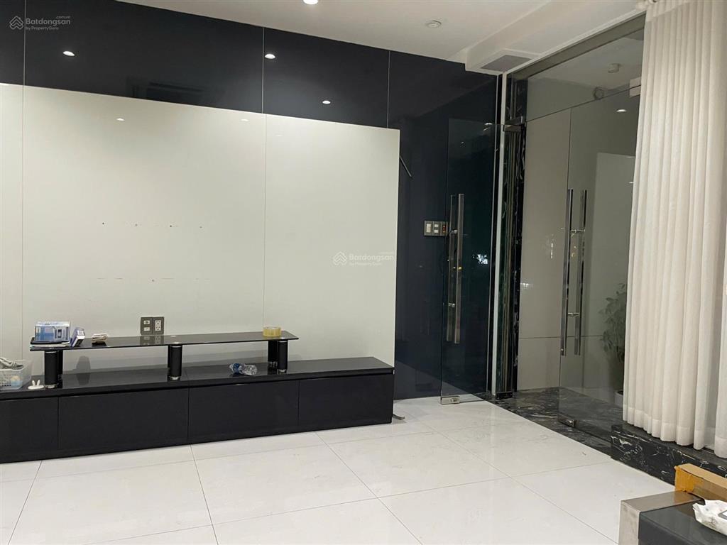 Bán nhà him lam 5x20m giá 27,5 tỷ hầm trệt 2 lầu sân thượng, gồm 4pn, 5wc nội thất cao cấp nhà đẹp