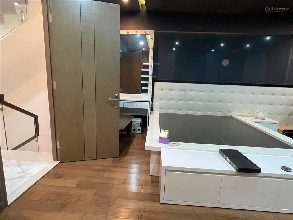 Bán nhà him lam 5x20m giá 27,5 tỷ hầm trệt 2 lầu sân thượng, gồm 4pn, 5wc nội thất cao cấp nhà đẹp