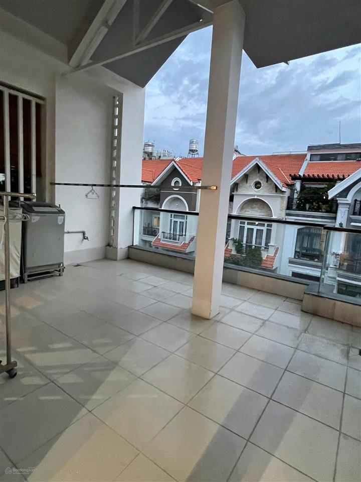 Bán nhà him lam 5x20m giá 27,5 tỷ hầm trệt 2 lầu sân thượng, gồm 4pn, 5wc nội thất cao cấp nhà đẹp