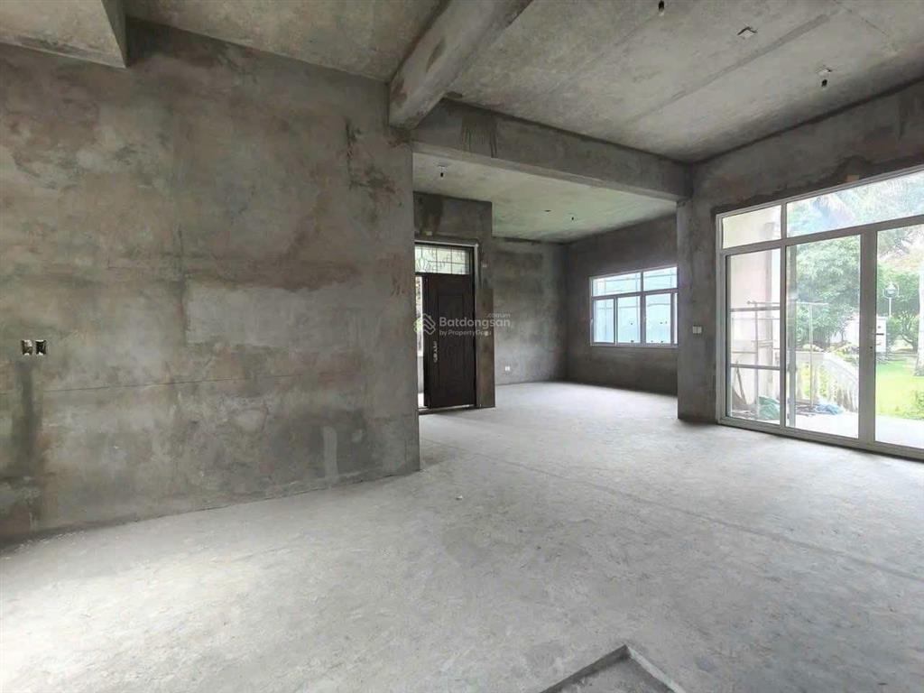 Bán biệt thự đơn lập vip chateau pmh, căn góc dt 26x23 kết cấu hầm và 3 tầng lầu, giá 230 tỷ