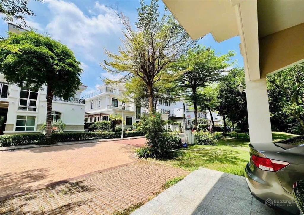 Bán biệt thự đơn lập vip chateau pmh, căn góc dt 26x23 kết cấu hầm và 3 tầng lầu, giá 230 tỷ