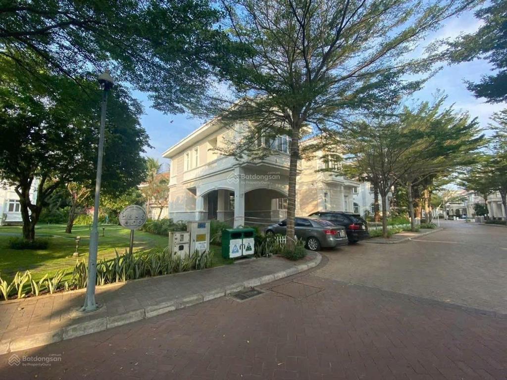 Bán biệt thự đơn lập vip chateau pmh, căn góc dt 26x23 kết cấu hầm và 3 tầng lầu, giá 230 tỷ