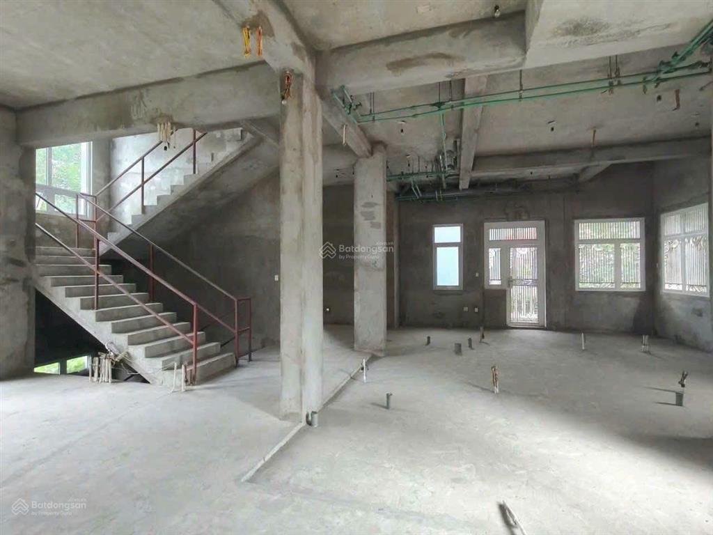 Bán biệt thự đơn lập vip chateau pmh, căn góc dt 26x23 kết cấu hầm và 3 tầng lầu, giá 230 tỷ