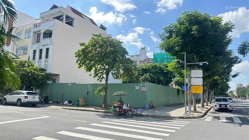 Bán đất 3 mặt tiền đường bùi bằng đoàn phú mỹ hưng. diện tích ngang 17x37m cn 613.4m2 giá 380 tỷ