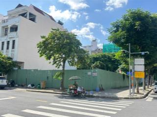Bán đất 3 mặt tiền đường bùi bằng đoàn phú mỹ hưng. diện tích ngang 17x37m cn 613.4m2 giá 380 tỷ