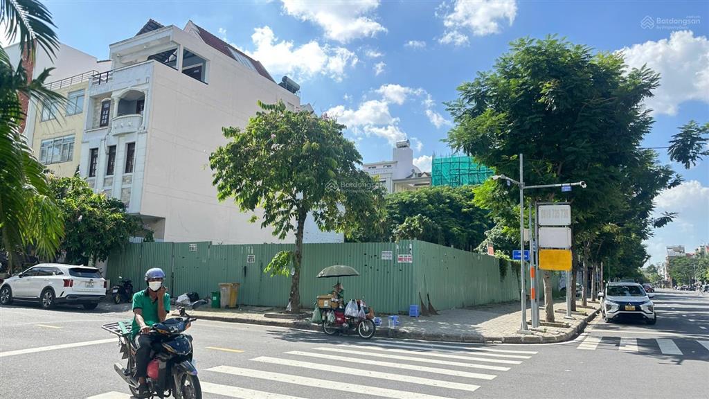 Bán đất 3 mặt tiền đường bùi bằng đoàn phú mỹ hưng. diện tích ngang 17x37m cn 613.4m2 giá 380 tỷ