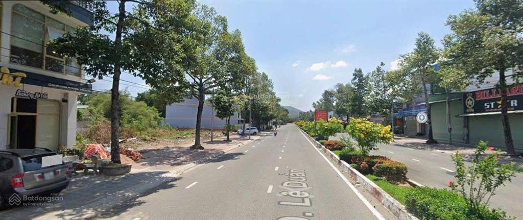 Bán gấp, giá ngộp đất mt ngang 40m đường lê duẩn phường phú mỹ cách ql51 chỉ 200m.