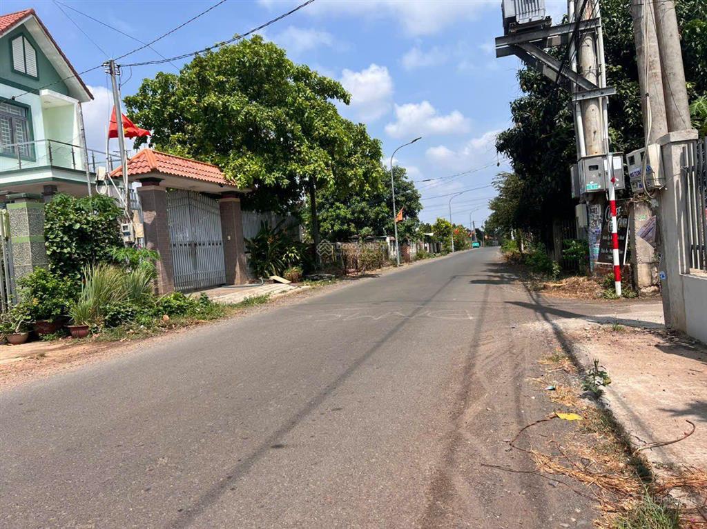 Cần bán 11000m2 đất full hồng, nền đất cao ráo, khu dân cư tìm chủ mớ.  0979 976 ***