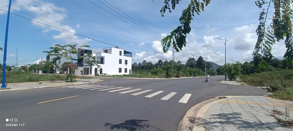 Đất đẹp,vị trí góc đường thuận lợi cho nhiều ý tưởng kinh doanh tại nhà ngay trung tâmthuận lợi gt