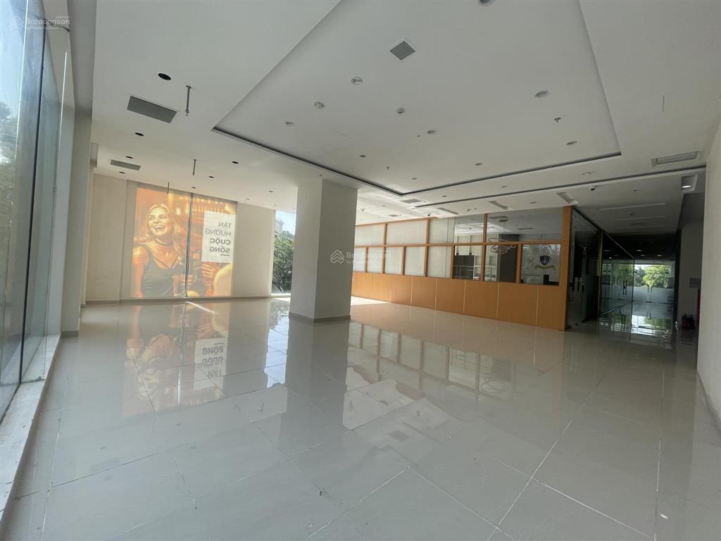 Cho thuê văn phòng diện tích 100m2 tại phú mỹ hưng q7, vp trống sẵn bàn giao ngay