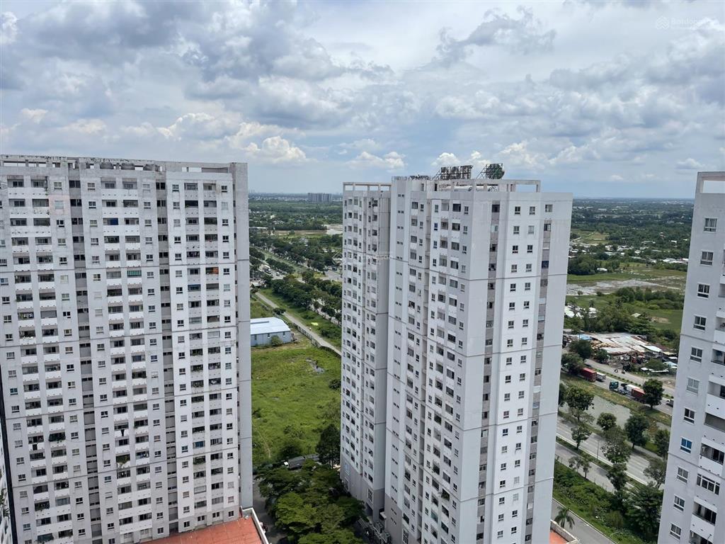 Cần bán nhanh 1 căn hqc plaza giá 1.05tỷ 55m2  2pn  2wc, sang tên chủ đầu tư.  0937 379 ***