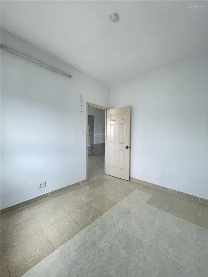 Bán căn góc 61m² tầng thấp hqc plaza giá chỉ 1,350 tỷ, nhà trống nhận nhà ở ngay.  0937 379 ***