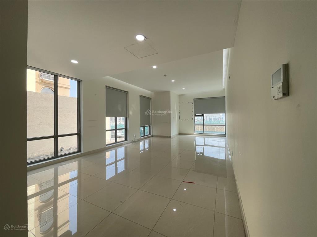 Cho thuê văn phòng phú mỹ hưng 73m2, giá 25 triệu căn góc 2 view nhận vp ngay.  0937 379 ***