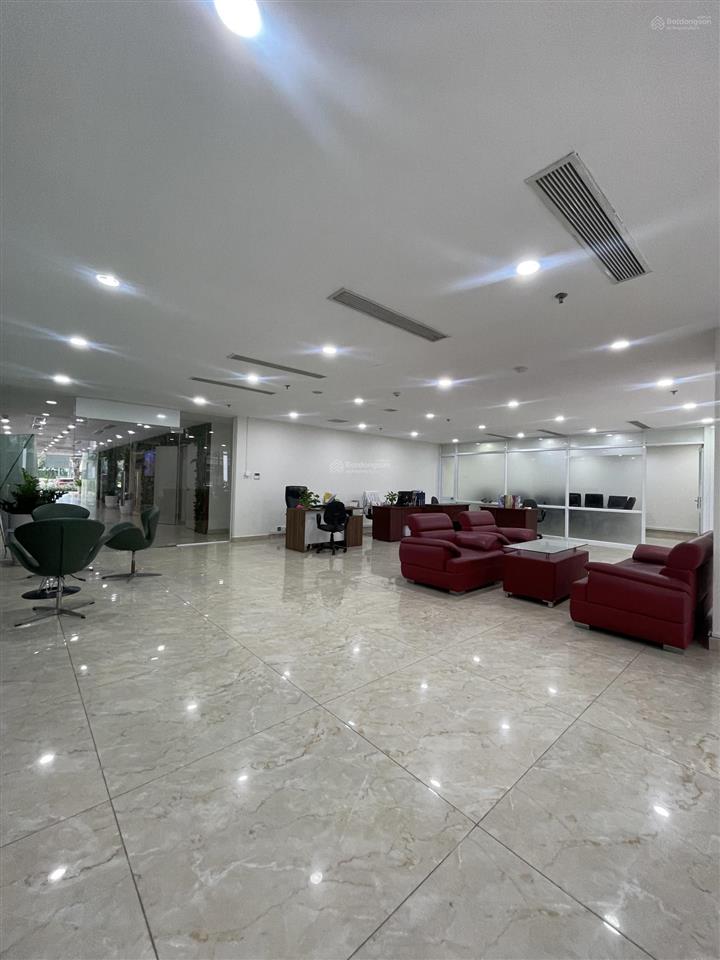 Cho thuê sàn văn phòng tầng trệt golden king  q7, dt 144m2, sẵn bàn giao.  0937 379 ***