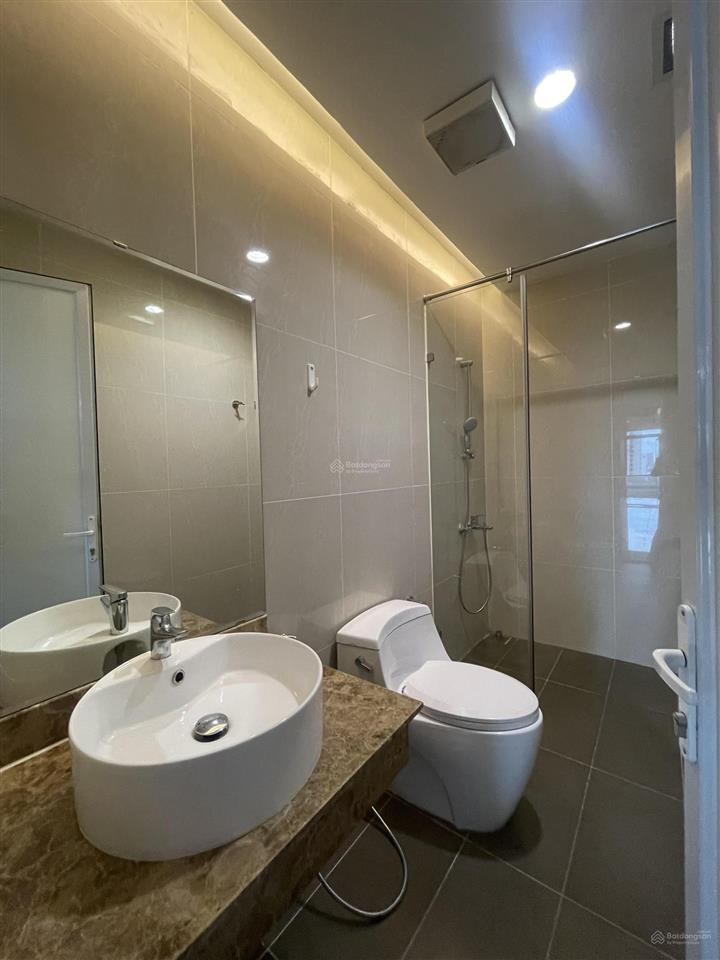 Bán căn officetel golden king  q7, giá 2 tỷ diện tích 37m2, chiết khấu 10%.  0937 379 ***