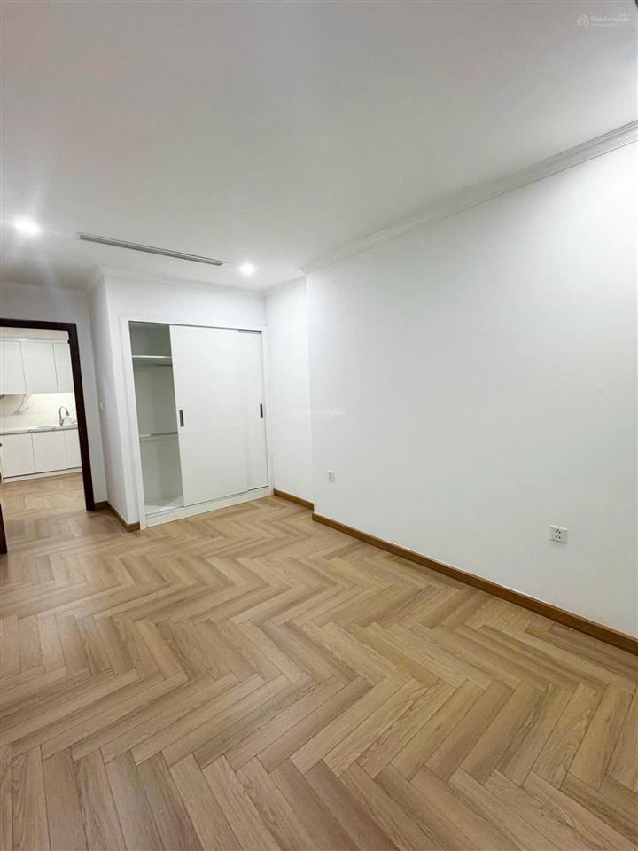 Bán căn 3 ngủ park hill tòa p3 tầng trung hướng nam nhìn ra bể bơi chỉ hơn 12 tỷ