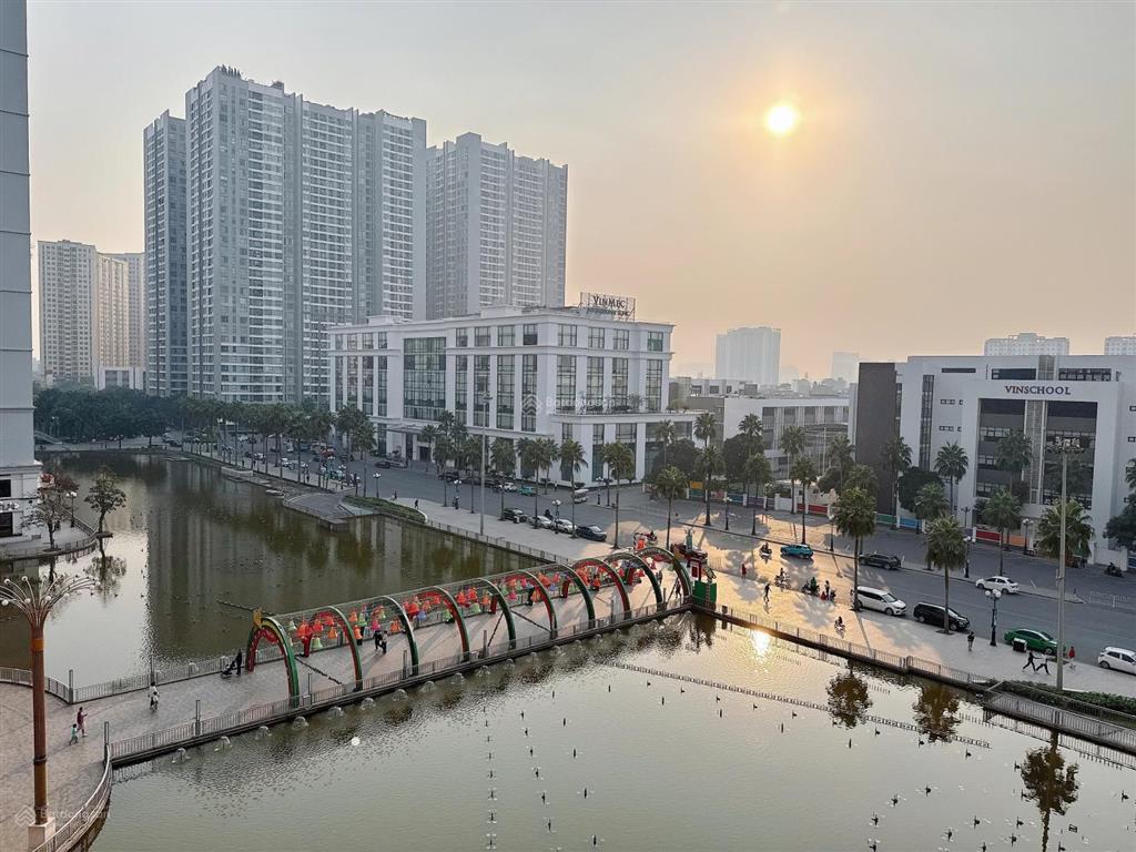 Chủ cần tiền thiện trí bán từ 11.8 tỷ còn 10.350 tỷ tòa t7 times city view trọn nhạc nước
