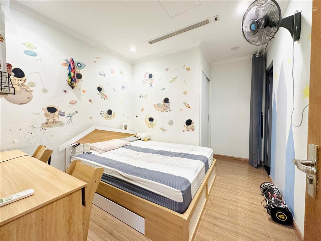 Bán 2 phòng ngủ sáng park hill times city rộng 79m2 đủ đồ mới giá có 9.15 tỷ