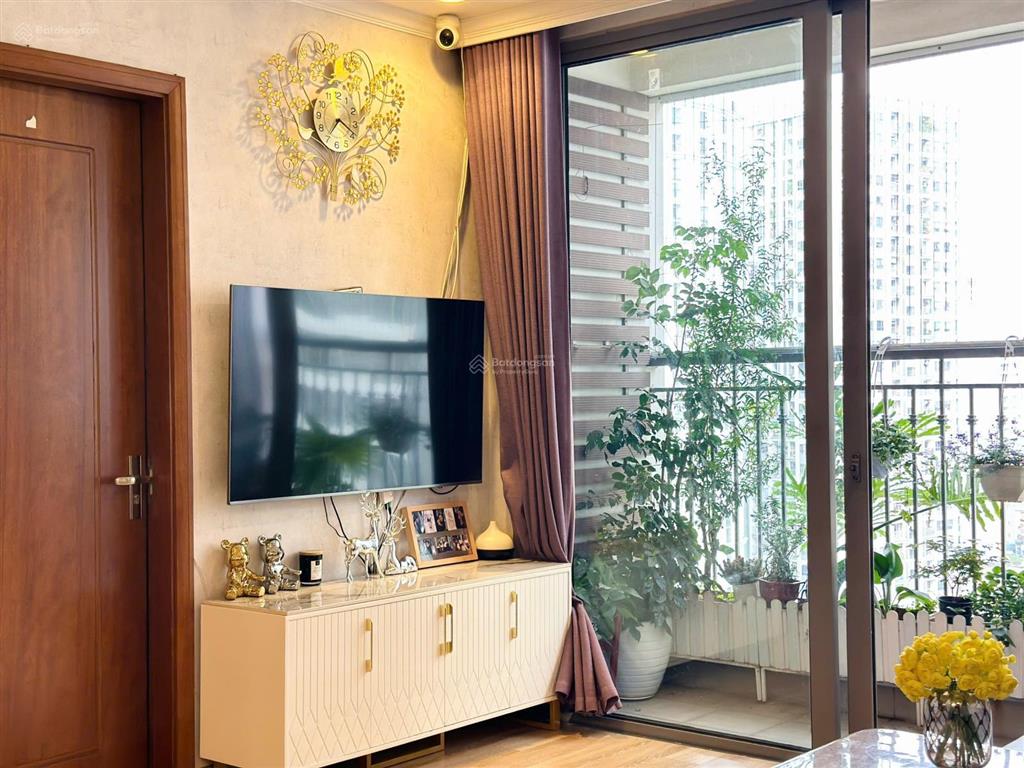 Bán 2 phòng ngủ sáng park hill times city rộng 79m2 đủ đồ mới giá có 9.15 tỷ