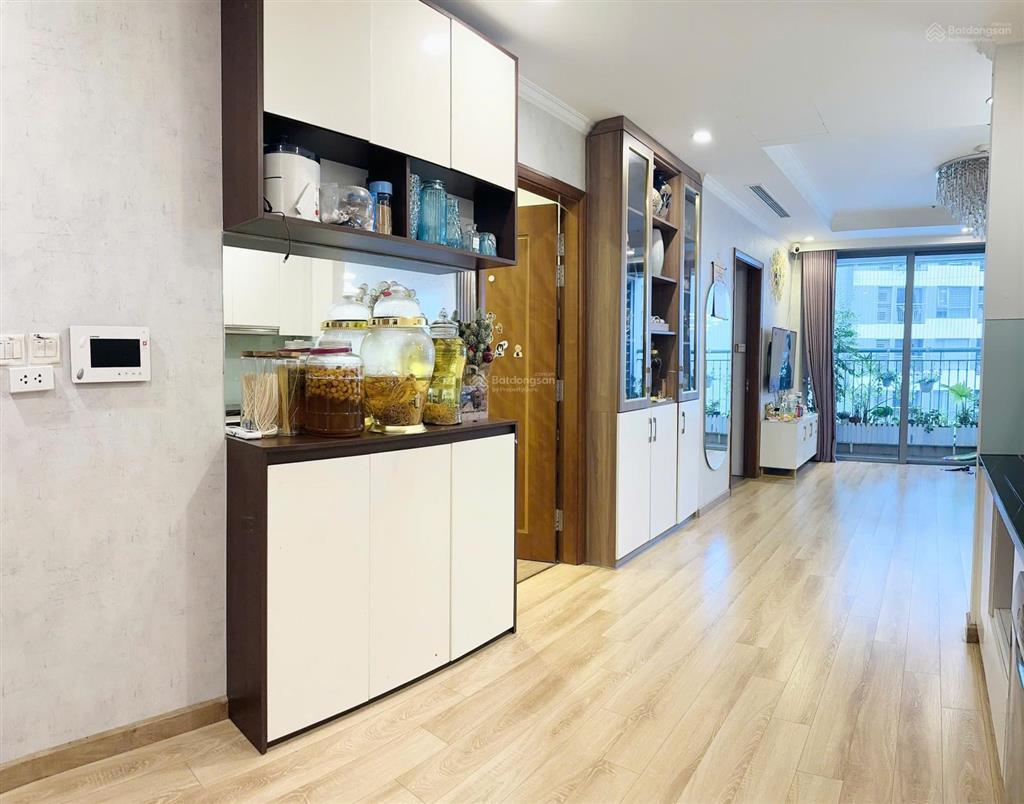 Bán 2 phòng ngủ sáng park hill times city rộng 79m2 đủ đồ mới giá có 9.15 tỷ