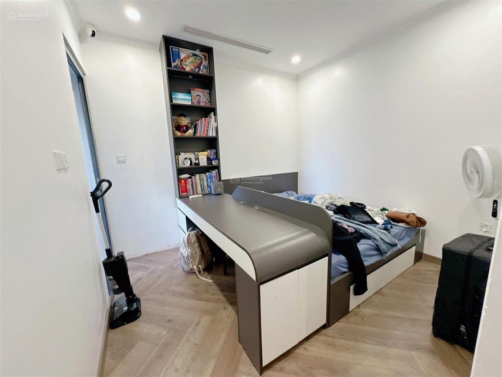 Bán căn hộ 2 phòng ngủ park hill ban công đông nam đầy đủ đồ xịn gỗ an cường 800tr