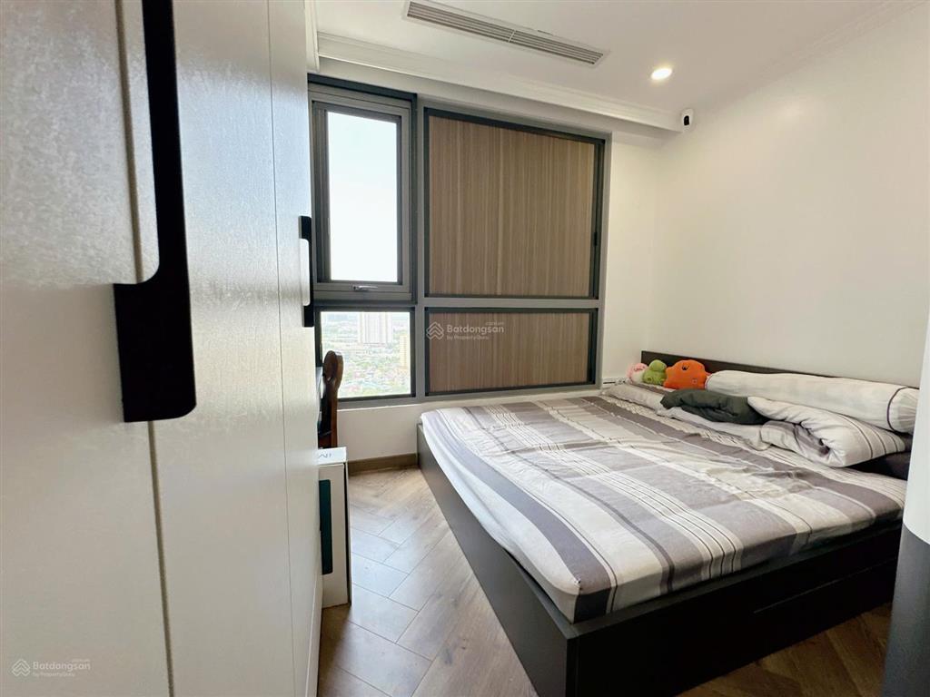 Bán căn hộ 2 phòng ngủ park hill ban công đông nam đầy đủ đồ xịn gỗ an cường 800tr