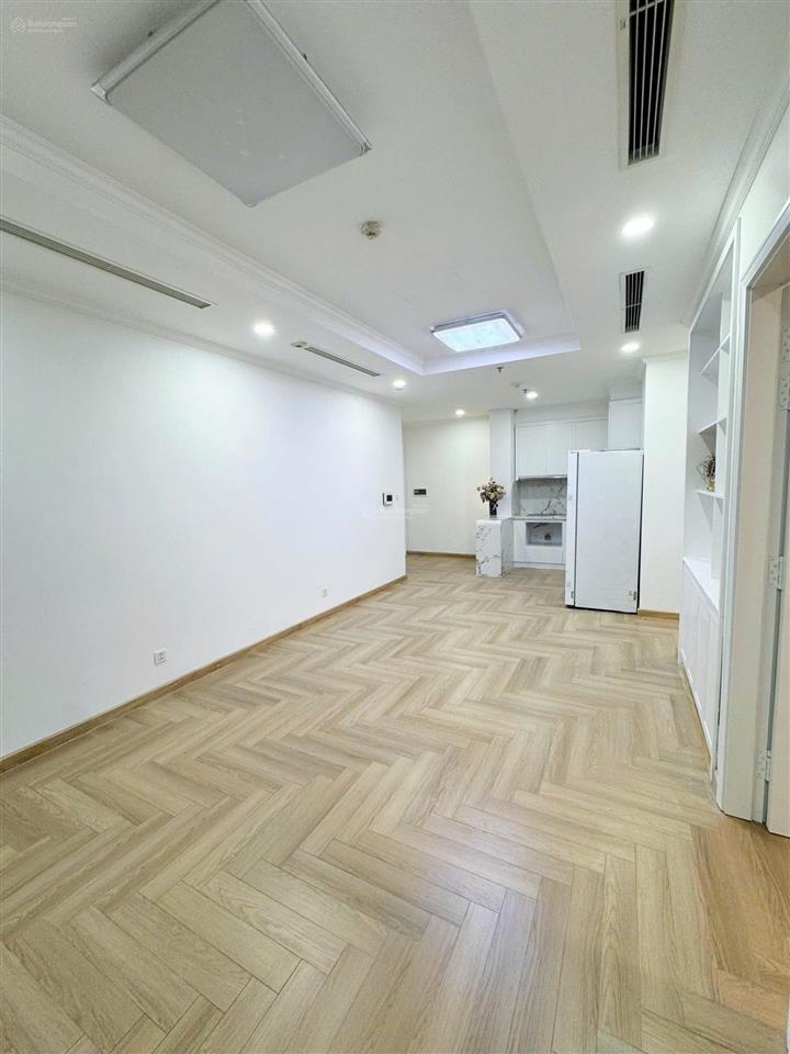 Cho thuê 2pn sáng park hill 80.6m2 view quảng trường nhà mới sơn sửa sạch, điều hòa âm trần