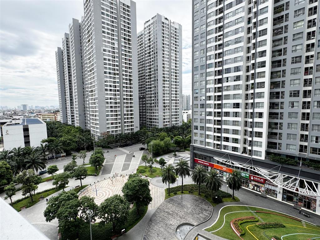 Cho thuê 2pn sáng park hill 80.6m2 view quảng trường nhà mới sơn sửa sạch, điều hòa âm trần