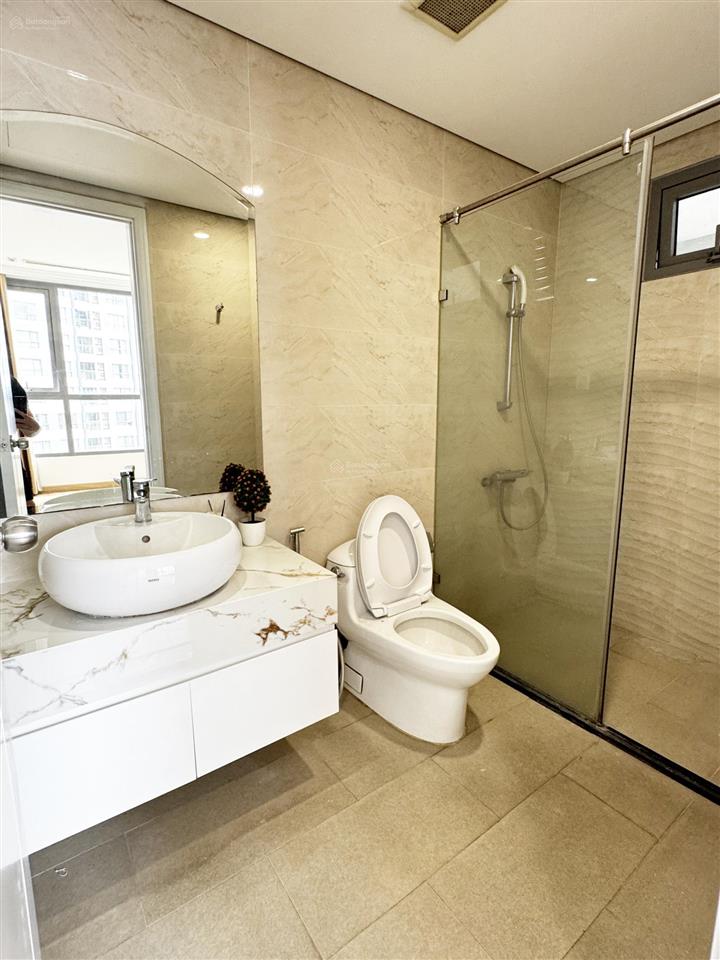 Cho thuê 2pn sáng park hill 80.6m2 view quảng trường nhà mới sơn sửa sạch, điều hòa âm trần