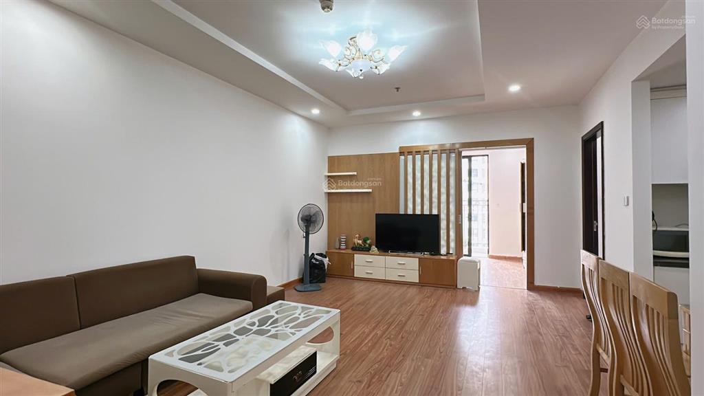 Cho thuê căn hộ 2 phòng ngủ sáng times city rộng 83m2 view nhạc nước đủ đồ có 15tr/th ở luôn