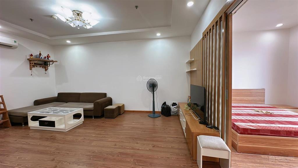 Cho thuê căn hộ 2 phòng ngủ sáng times city rộng 83m2 view nhạc nước đủ đồ có 15tr/th ở luôn
