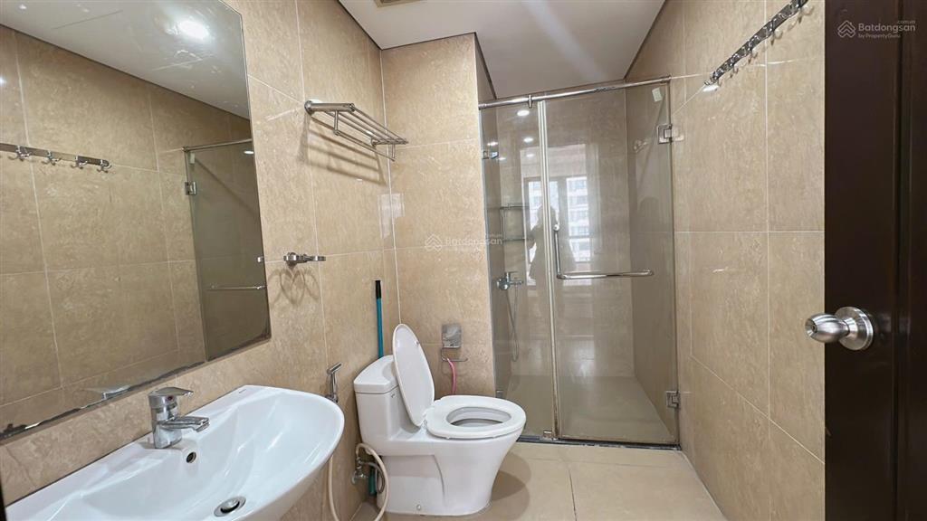 Cho thuê căn hộ 2 phòng ngủ sáng times city rộng 83m2 view nhạc nước đủ đồ có 15tr/th ở luôn