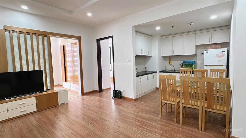 Cho thuê căn hộ 2 phòng ngủ sáng times city rộng 83m2 view nhạc nước đủ đồ có 15tr/th ở luôn