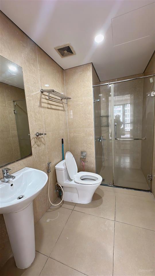 Cho thuê căn hộ 2 phòng ngủ sáng times city rộng 83m2 view nhạc nước đủ đồ có 15tr/th ở luôn