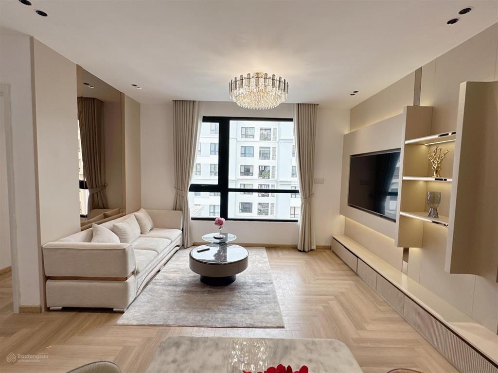 Cho thuê căn hoa hậu 2 phòng ngủ sáng times city đầy đủ đồ đẹp mới giá hạt dẻ
