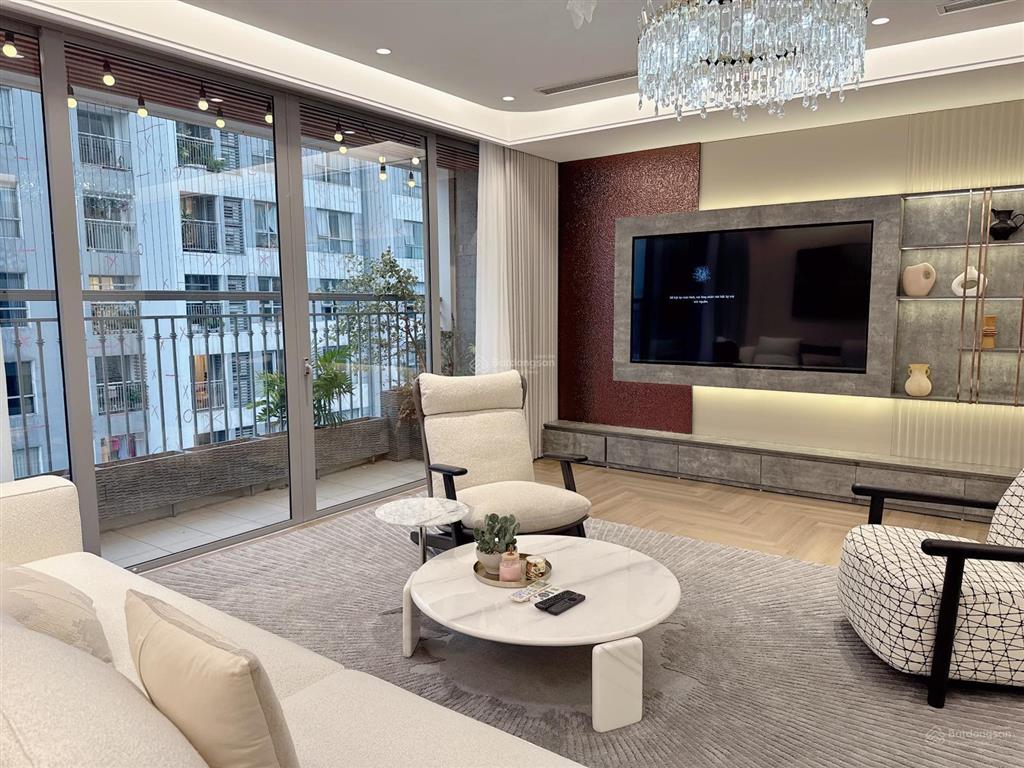 Cho thuê căn góc 4 phòng ngủ đồ xịn đẹp tại chung cư park hill khu đô thị times city