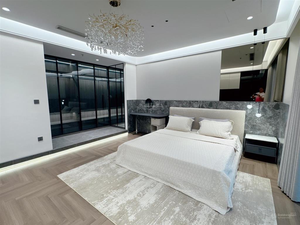 Cho thuê căn góc 4 phòng ngủ đồ xịn đẹp tại chung cư park hill khu đô thị times city